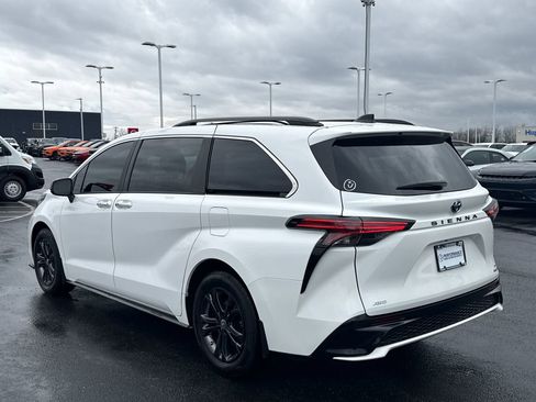 Used 2024 Toyota Sienna XSE image 5