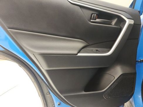 Used 2019 Toyota RAV4 LE image 9