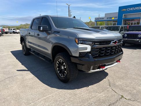 Used 2023 Chevrolet Silverado 1500 ZR2 w/ Technology Package AWD/4WD image 4