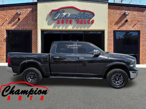 Used 2018 RAM 1500 SLT image 4