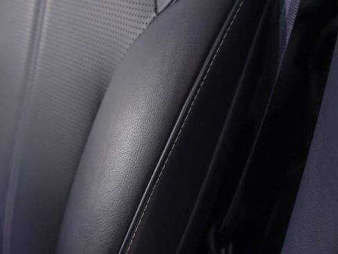 Used 2019 Bentley Bentayga image 13