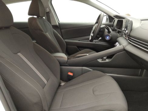 Used 2025 Hyundai Elantra SE FWD image 21