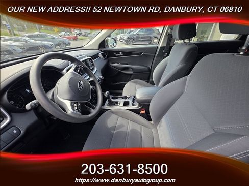 Used 2019 Kia Sorento LX image 6