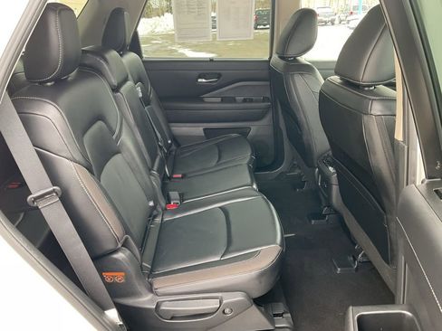 Used 2023 Nissan Pathfinder SL image 19