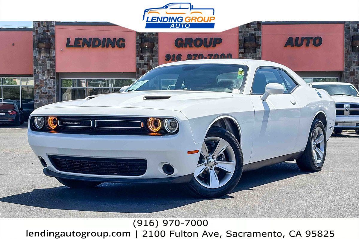 Used 2022 Dodge Challenger SXT RWD image 1