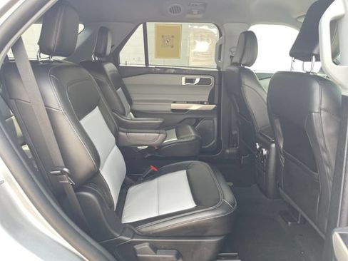 Used 2023 Ford Explorer XLT w/ Equipment Group 202A AWD/4WD image 33
