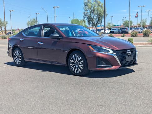 Used 2024 Nissan Altima 2.5 SV FWD image 6
