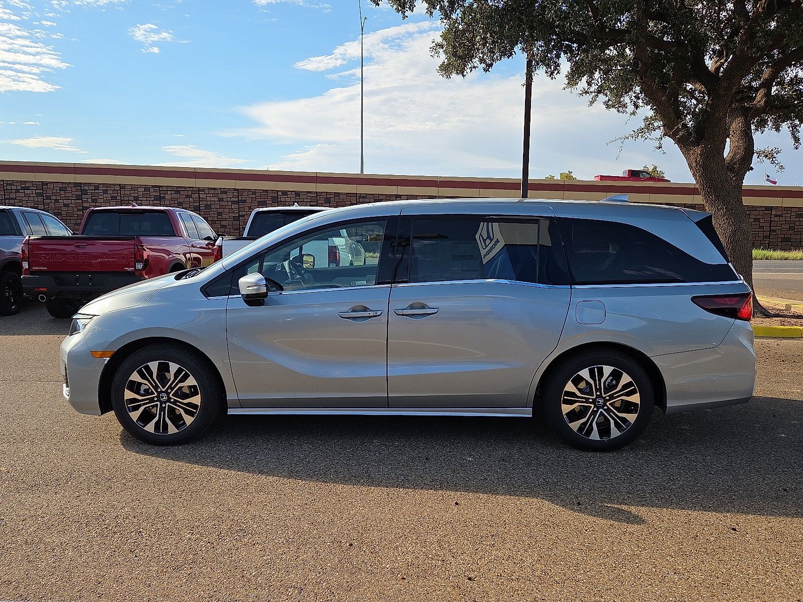 New 2027 Honda Odyssey Elite image 2