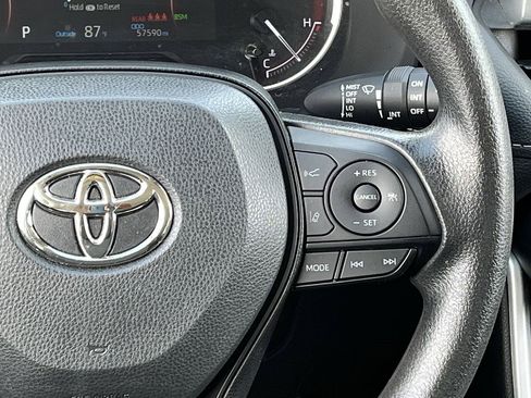 Used 2024 Toyota RAV4 XLE FWD image 14