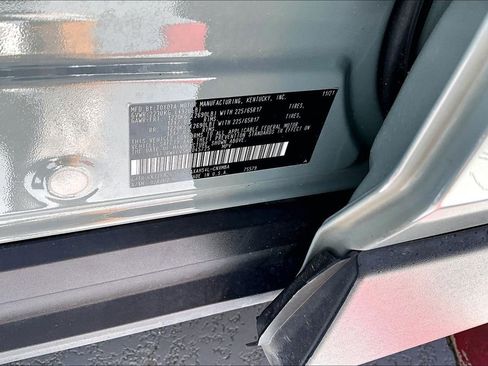 Used 2021 Toyota RAV4 XLE AWD/4WD image 18