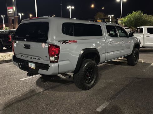 Used 2019 Toyota Tacoma TRD Off-Road w/ TRD Premium Off Road Package AWD/4WD image 7