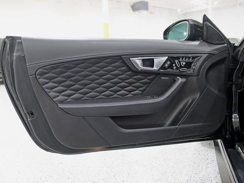Used 2017 Jaguar F-TYPE SVR AWD/4WD image 28