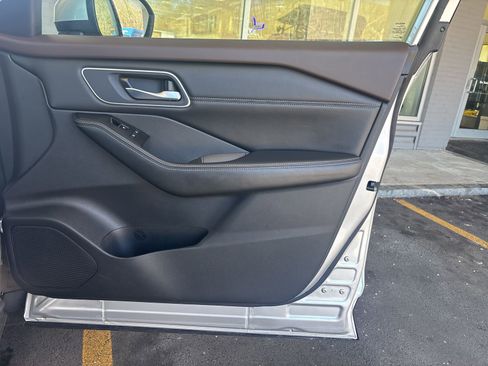 Used 2021 Nissan Rogue SL image 43