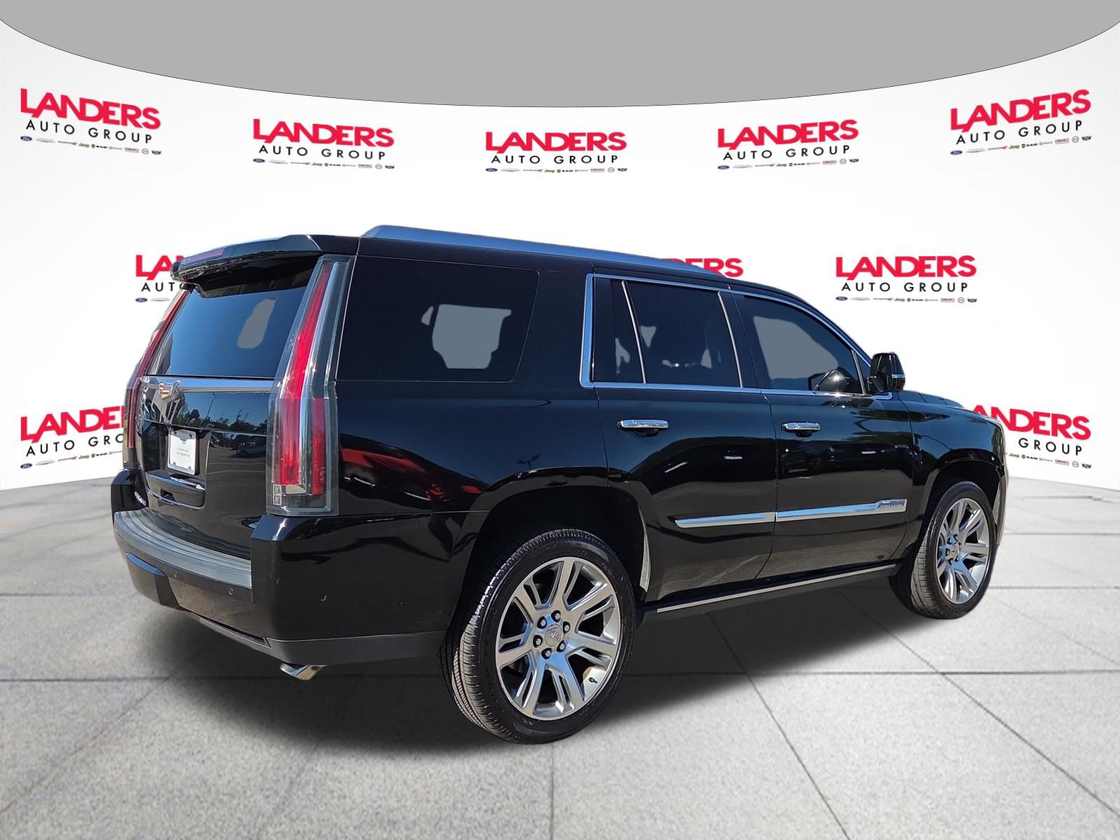 Used 2018 Cadillac Escalade Premium Luxury AWD/4WD image 3