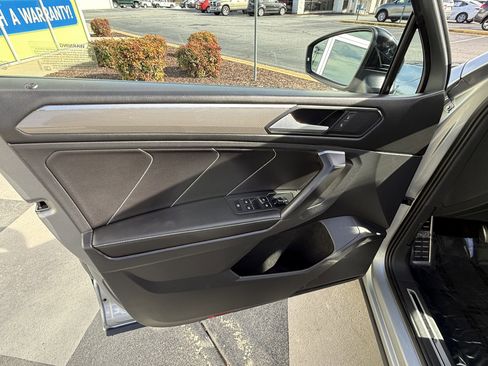 Used 2023 Volkswagen Tiguan SE R-Line image 13