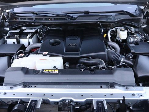 Used 2023 Toyota Tundra SR5 w/ SR5 Convenience Package AWD/4WD image 26