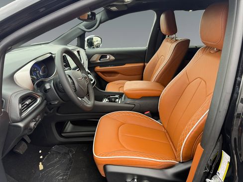 New 2026 Chrysler Pacifica Pinnacle image 9