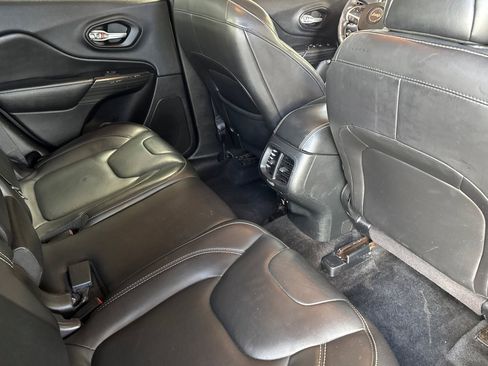 Used 2015 Jeep Cherokee Limited image 31