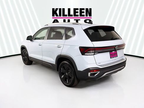 New 2026 Volkswagen Taos SE FWD image 5