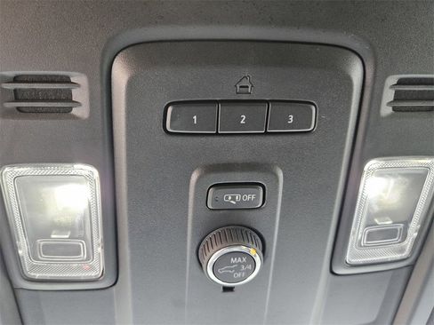 Used 2024 GMC Yukon SLT image 23