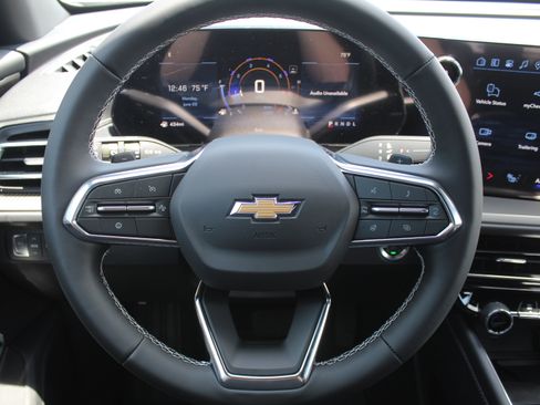 New 2026 Chevrolet Traverse LT w/ Sun and Wheel Package FWD image 12