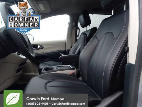 Used 2024 Chrysler Pacifica Touring-L image 23