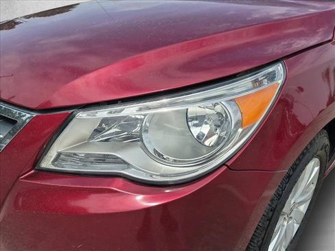 Used 2012 Volkswagen Routan SEL FWD image 8
