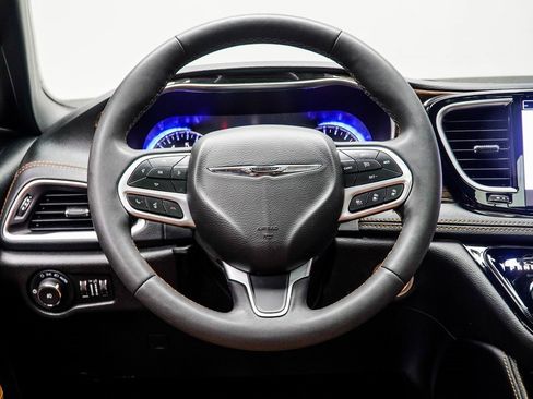 Used 2022 Chrysler Pacifica Pinnacle image 16