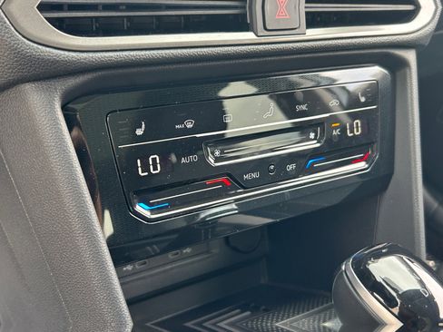 New 2026 Volkswagen Taos SE FWD image 12