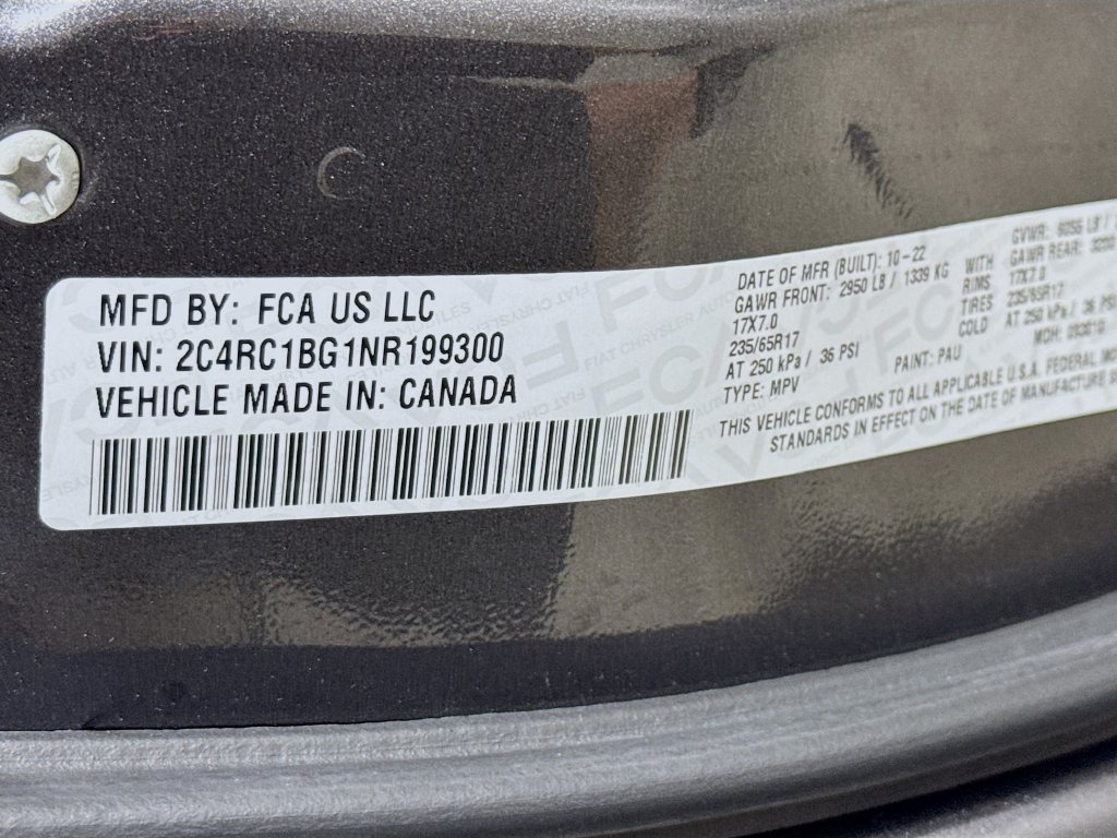 Used 2022 Chrysler Pacifica Touring-L FWD image 32