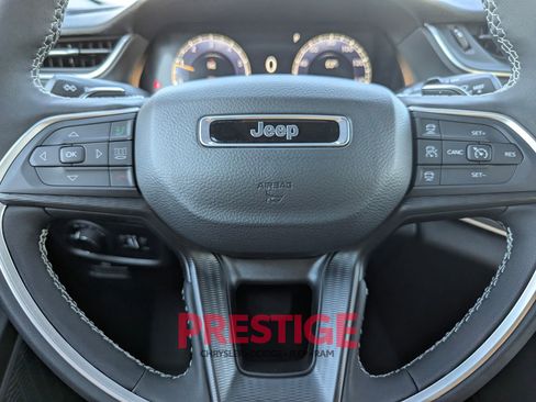 New 2025 Jeep Grand Cherokee 4WD image 12