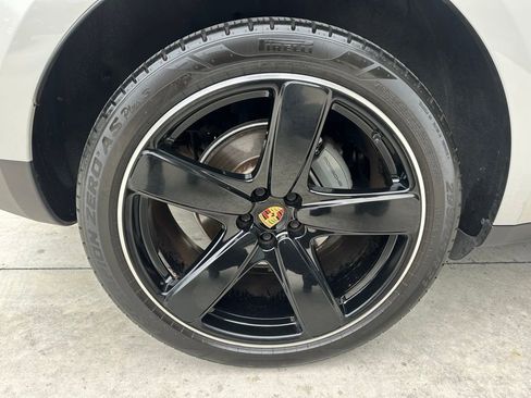Certified 2019 Porsche Macan S AWD/4WD image 17