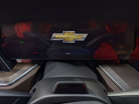 New 2026 Chevrolet Suburban High Country image 2