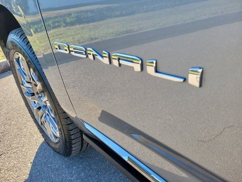 Used 2023 GMC Yukon Denali Ultimate image 9