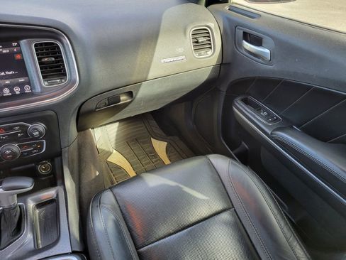 Used 2017 Dodge Charger R/T w/ Plus Group image 18