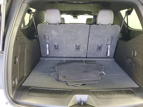 Used 2025 Chevrolet Suburban LT RWD image 29