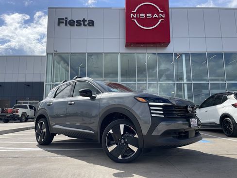 New 2026 Nissan Kicks SR w/ Cold Weather Package image 1