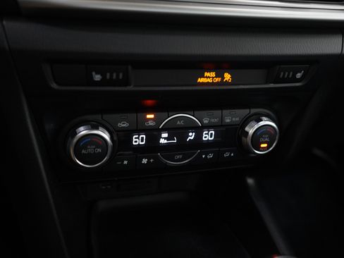 Used 2018 MAZDA MAZDA3 Touring FWD image 21