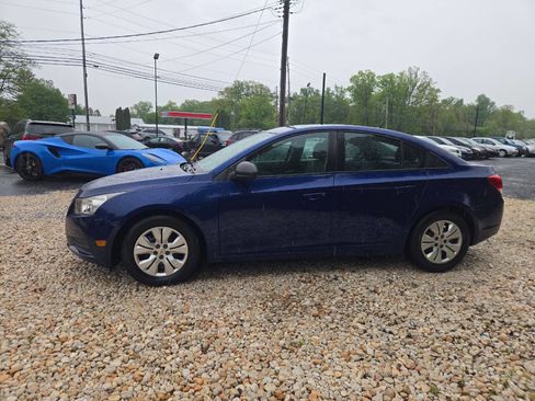 Used 2013 Chevrolet Cruze LS FWD image 5