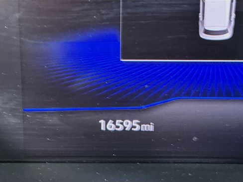 Used 2024 Volkswagen Tiguan SE image 18