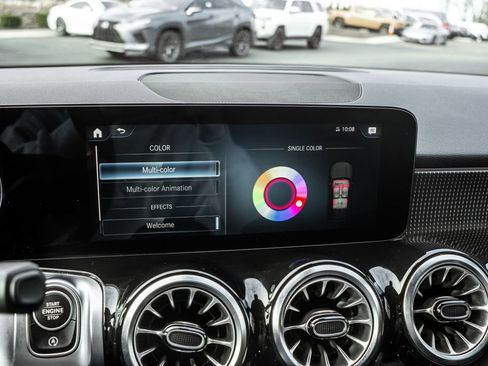 Used 2022 Mercedes-Benz GLB 250 4MATIC w/ Premium Package Lite image 8