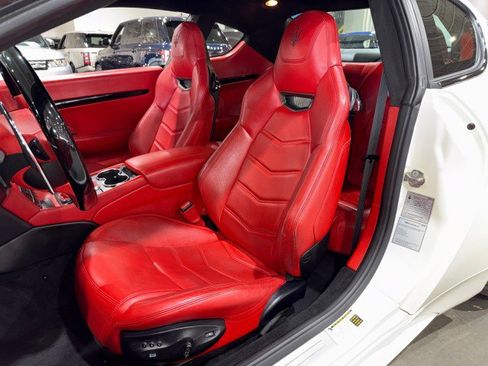 Used 2015 Maserati GranTurismo Sport image 11