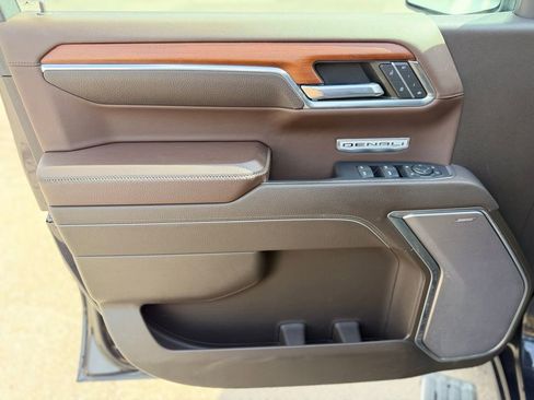 Used 2023 GMC Sierra 1500 Denali w/ Technology Package AWD/4WD image 9