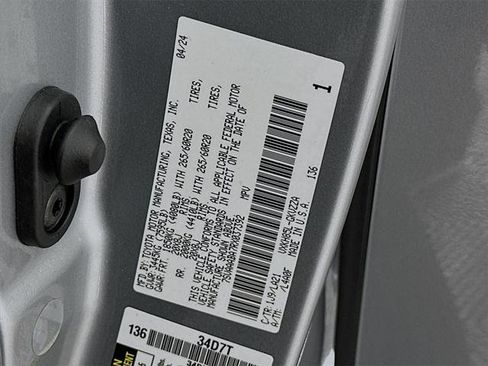 Certified 2024 Toyota Sequoia Platinum image 33