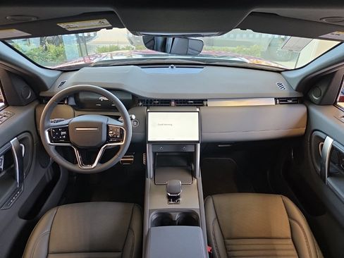New 2025 Land Rover Discovery Sport Dynamic SE image 21