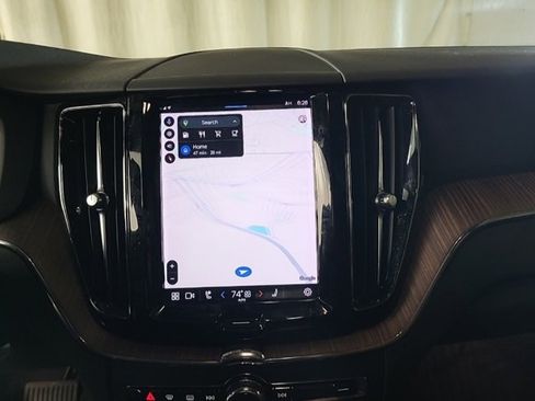 Used 2022 Volvo XC60 B5 Momentum image 8