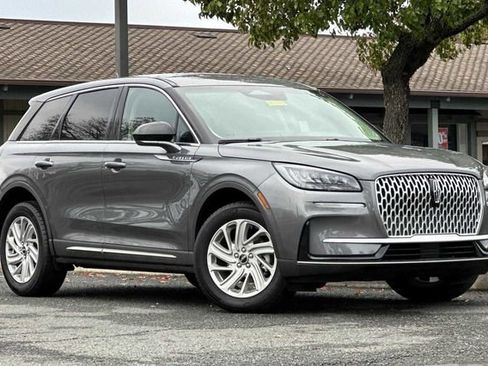 Used 2025 Lincoln Corsair FWD w/ Rear Removable Package Tray image 2