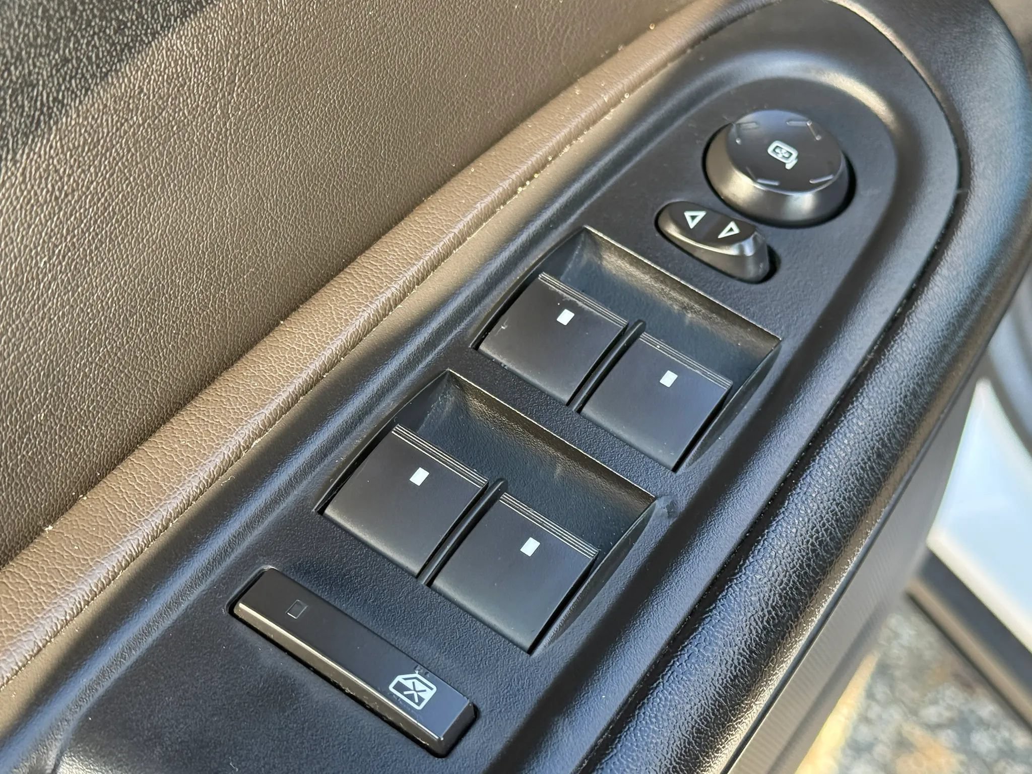 Used 2016 GMC Acadia SLE AWD/4WD image 24