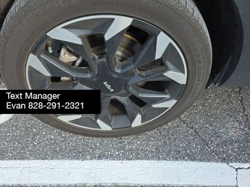 Used 2024 Kia Sorento EX w/ Panoramic Sunroof Package image 6