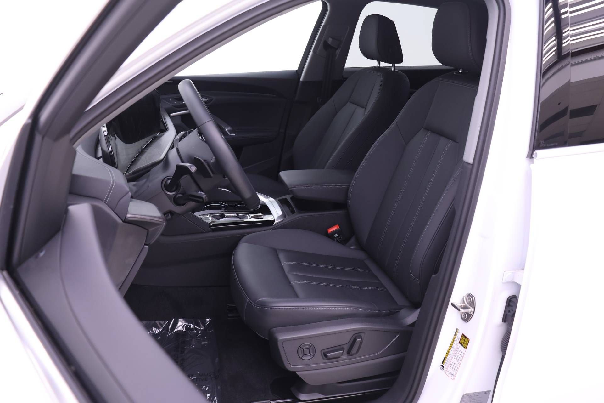 Certified 2025 Audi Q5 Premium AWD/4WD image 7